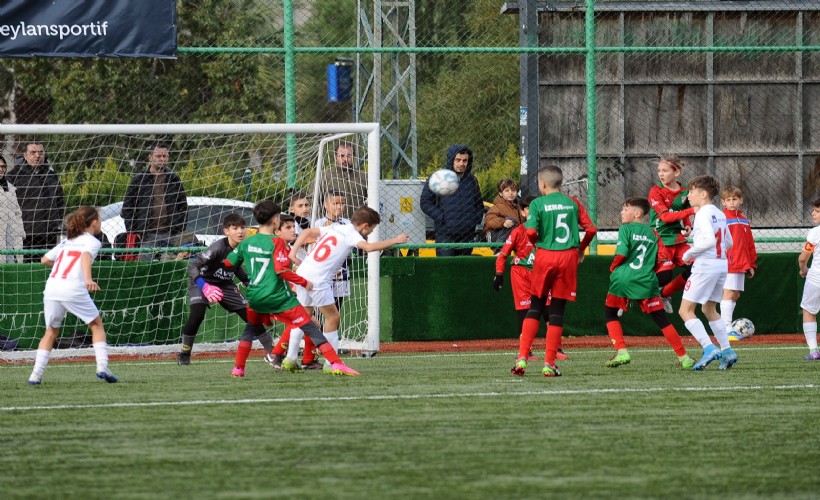 Karşıyaka’da futbol rüzgarı esti