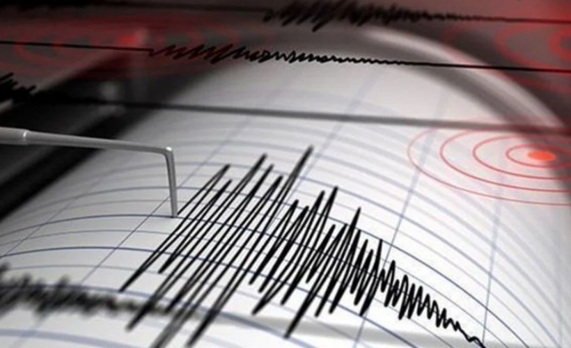 Malatya'da 5,2 büyüklüğündeki depremde panik anları kameraya yansıdı