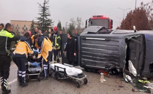 Manisa'da feci kaza: 1'i ağır 5 yaralı