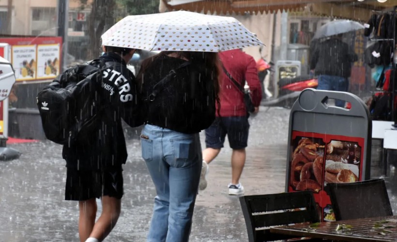 Meteoroloji ve AFAD saat vererek uyardı: İzmir'e sağanak uyarısı