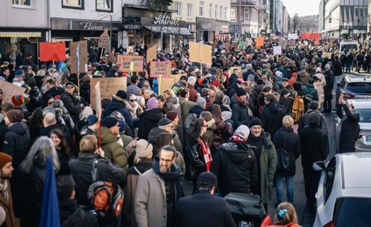 On binlerce Alman ırkçılığa karşı sokağa çıktı: 'AfD kapatılsın'