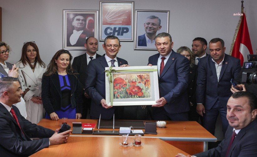 Özgür Özel CHP Turgutlu İlçe Başkanlığı'nı ziyaret etti