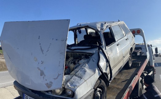 Uşak'ta takla atan araçta 1'i ağır 3 kişi yaralandı