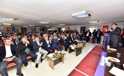 AK Parti Bergama Kongresi'nde; CHP'li belediyelere hizmet salvosu