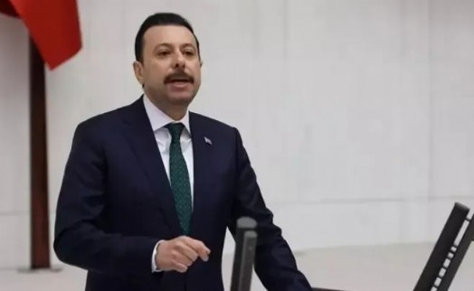 AK Partili Kaya'dan Başkan Tugay'a tepki: Olsan olsan İstanbul'un 40'ıncı ilçe belediye başkanı olursun!