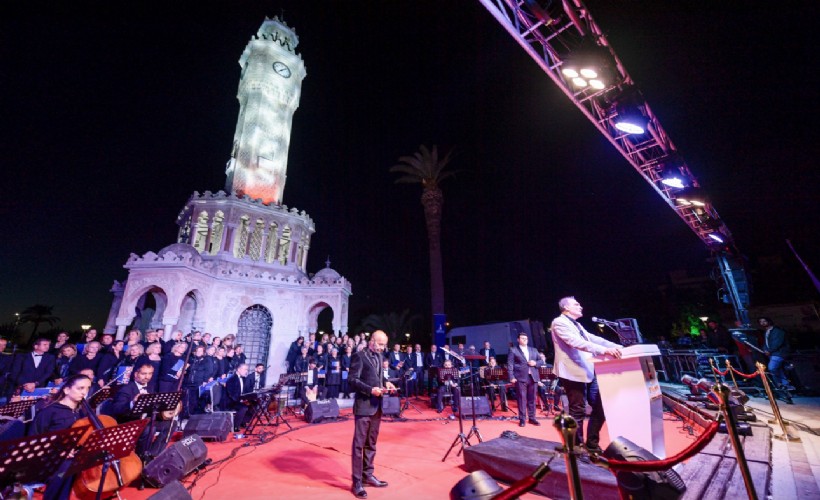 Atatürk Meydanı’nda Cumhuriyet ruhuna yakışır konser