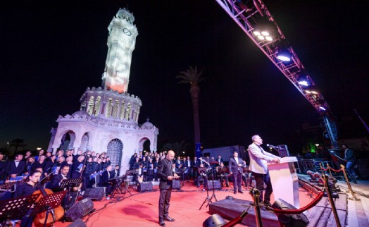 Atatürk Meydanı'nda Cumhuriyet ruhuna yakışır konser