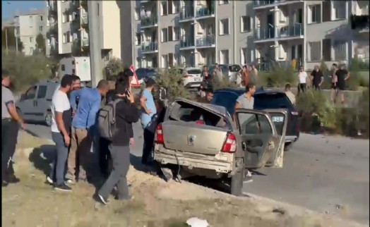 Aydın'da iki otomobil çarpıştı: 1 ölü, 2 çocuk yaralı