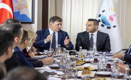 Başkan Tugay'dan ilçe belediyelerine destek mesajı