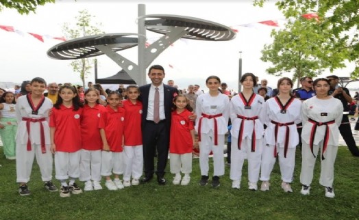 Bayraklı'da kış spor okulları başladı: Gençler ve çocuklar spora doyacak