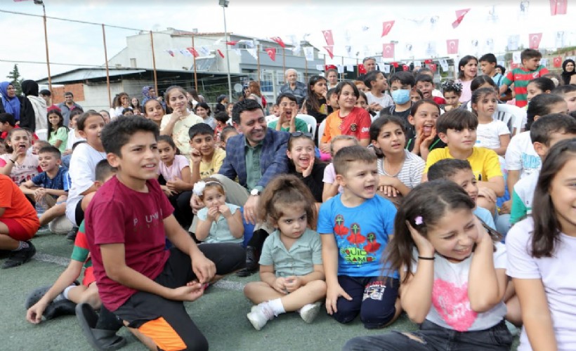 Bayraklılı çocuklar mahalle şenliğinde coşkuyla eğlendi