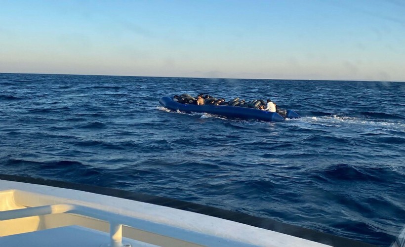 Bodrum’da 55 kaçak göçmen ile 1 göçmen kaçakçısı şüphelisi yakalandı