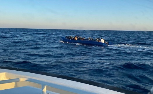 Bodrum'da 55 kaçak göçmen ile 1 göçmen kaçakçısı şüphelisi yakalandı