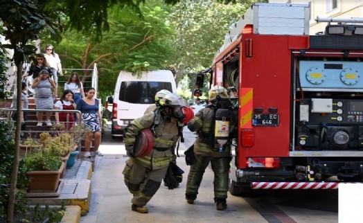 Bornova Belediyesi'nde yangın tatbikatı: Tahliye ve kurtarma çalışmaları gerçeğini aratmadı