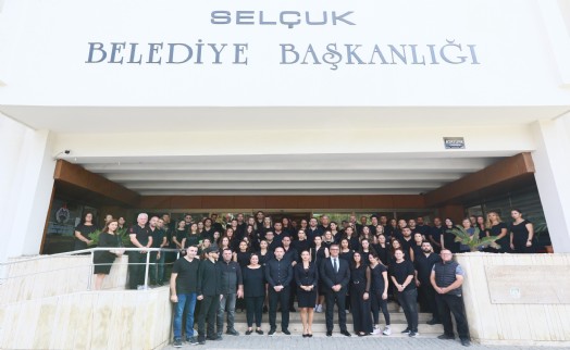 Efes Selçuk Belediyesi'nden şiddete karşı siyah duruş