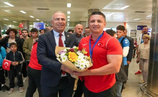 Gaziemirli güreşçi Oktay Kahraman Dünya 3.'sü oldu