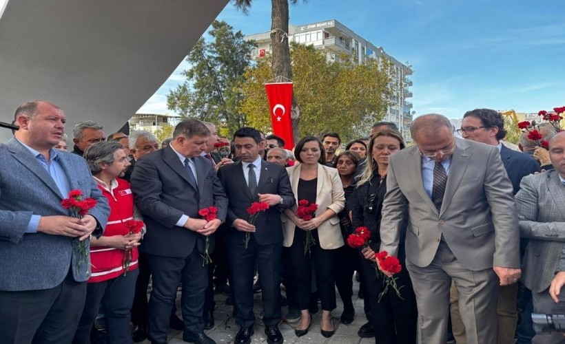 İzmir depreminde hayatını kaybedenler anıldı: Tugay'dan 'kaynak ayıramıyoruz' çıkışı