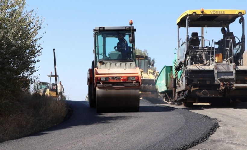 İzmir’in zirvesinde asfalt seferberliği: İZBETON ekipleri Bozdağ Kayak Merkezi’nin yolunu yeniledi