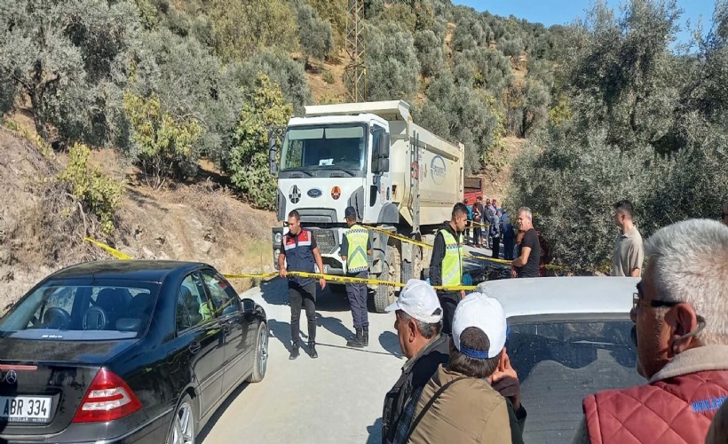 Kamyonla çarpışan motosikletin sürücüsü yaralandı; eşi ve torunu öldü