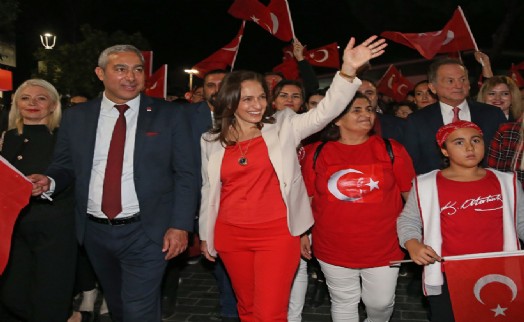 Karşıyaka'da 101. yıla muhteşem kutlama!