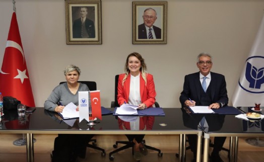 Konak'ta can dostları için iş birliği: Ücretsiz üretilen kedi-köpek evleri parklara yerleştirilecek.