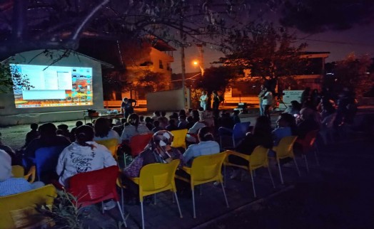 Köy okulu öğrencileri teleskopla Ay'ı izledi