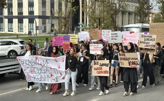 Kütahya'da kadınlardan ‘Kadın ve çocuk cinayetleri' protestosu