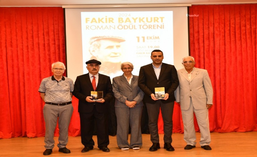 ‘Fakir Baykurt Roman Ödülü’nü Yazar Mehmet Saydur aldı