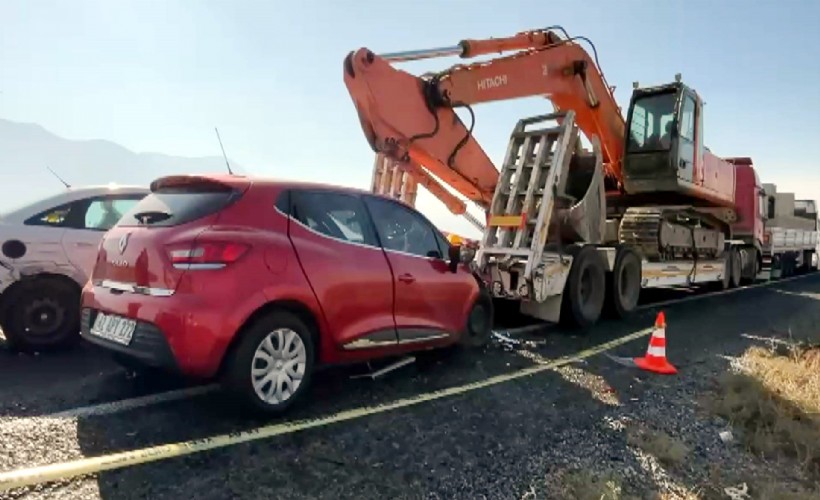 Zincirleme kazada karakol komutanı hayatını kaybetti, 15 kişi yaralandı