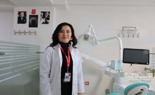 'Sosyal medya paylaşımları gereksiz diş ve çene estetiklerine talepleri artırdı'