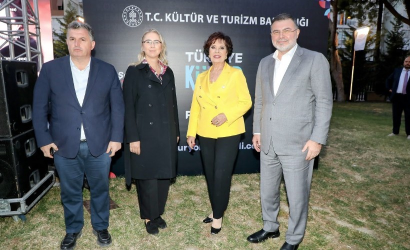 AK Partili Saygılı Kültür Yolu Festivali'ne katıldı: İzmir sanatın buluşma noktası