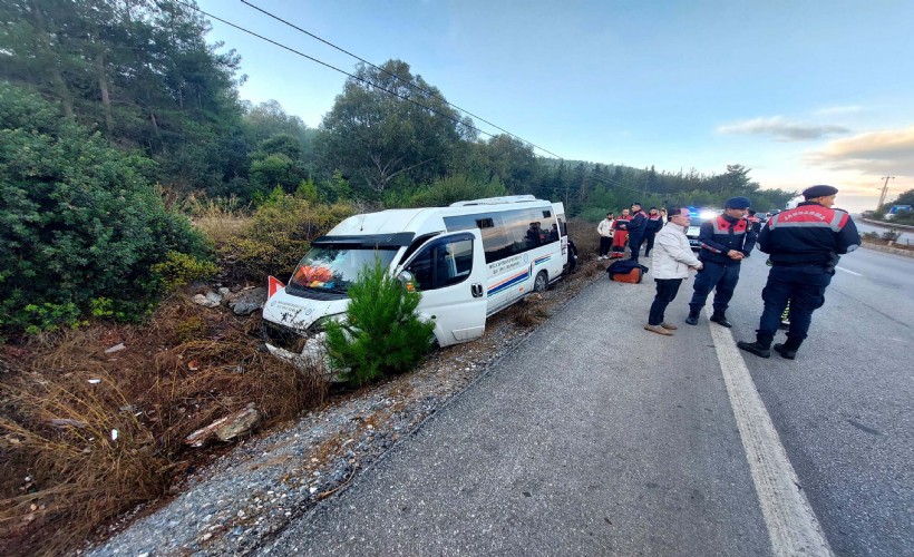 Bodrum'da yolcu minibüsü, şarampole düştü: 8 yaralı