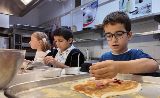 Bornova Belediyesi'nden minik şeflere ara tatil atölyesi