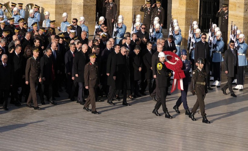 Büyük Önder Atatürk için Anıtkabir'de devlet töreni düzenlendi