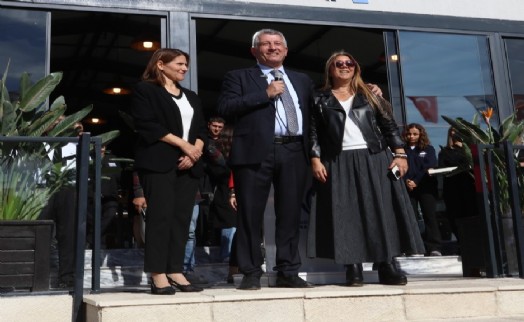 Güzelbahçe Belediyesi'nden hastane hizmeti: Vatandaşlar için belediye personeli iş başında