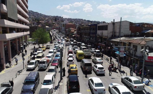 İzmir'de trafiğe kayıtlı araç sayısı arttı