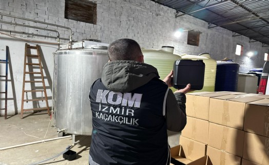 İzmir'de 28 ton etil alkol ele geçirildi