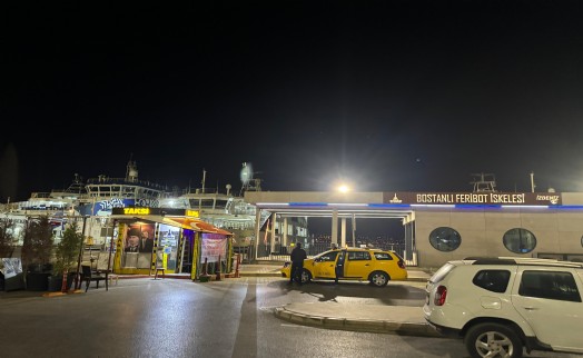 İzmir'de iskeleye çarpan feribotta 2 kişi yaralandı