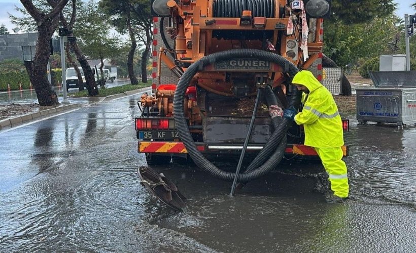 İzmir’de yağmur teyakkuzu: Büyükşehir ekipleri sahada