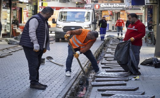 Karşıyaka'da sel riskine karşı çalışmalar sürüyor