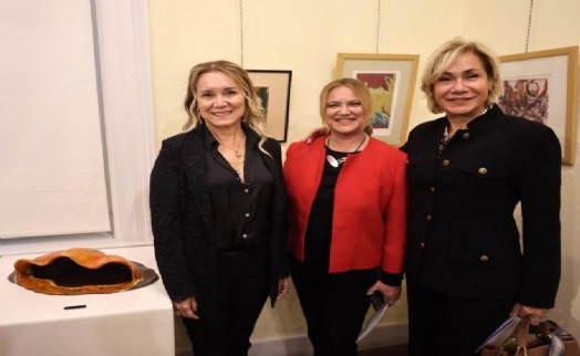 Konak'ta kadın sanatçılardan Ata'ya Saygı sergisi
