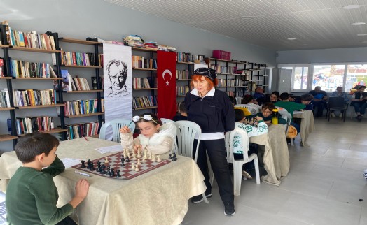 Seferihisar'da Ata'ya Saygı Satranç Turnuvası'na büyük ilgi