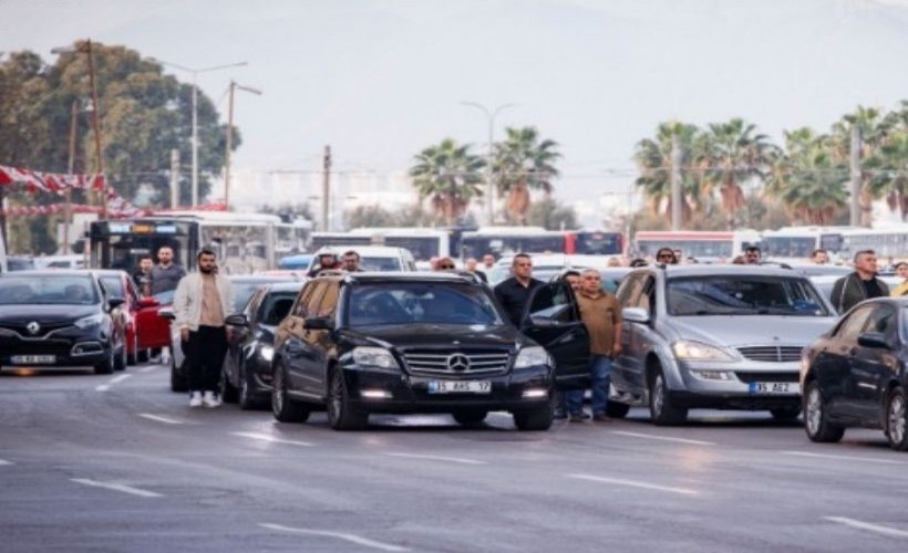 İzmir’de 09.05’te Ata'ya saygı duruşu