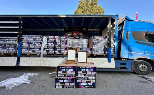 TIR'da temizlik malzemesi kolilerine gizlenmiş 2,5 milyon dolu makaron ele geçirildi