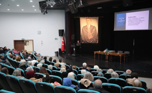 Yaşlı hakları Konak'ta masaya yatırıldı