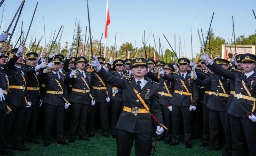 Zafer Partisi İzmir'de teğmenler için sahaya çıkıyor