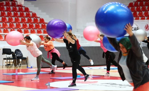 Aliağa Belediyesi'nden kadınlara özel pilates ve aerobik kursu