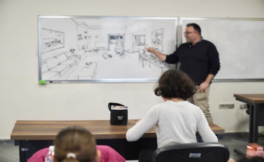 Aliağa Belediyesi'nin resim kurslarına yoğun ilgi