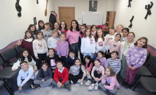 Aliağa'nın yıldız çocukları tiyatro ile parlıyor: Çocuk tiyatrosu 4 yeni tiyatro oyuna hazırlanıyor