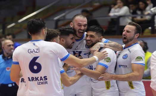 Arkas Spor evinde lider Halkbank'ı yendi